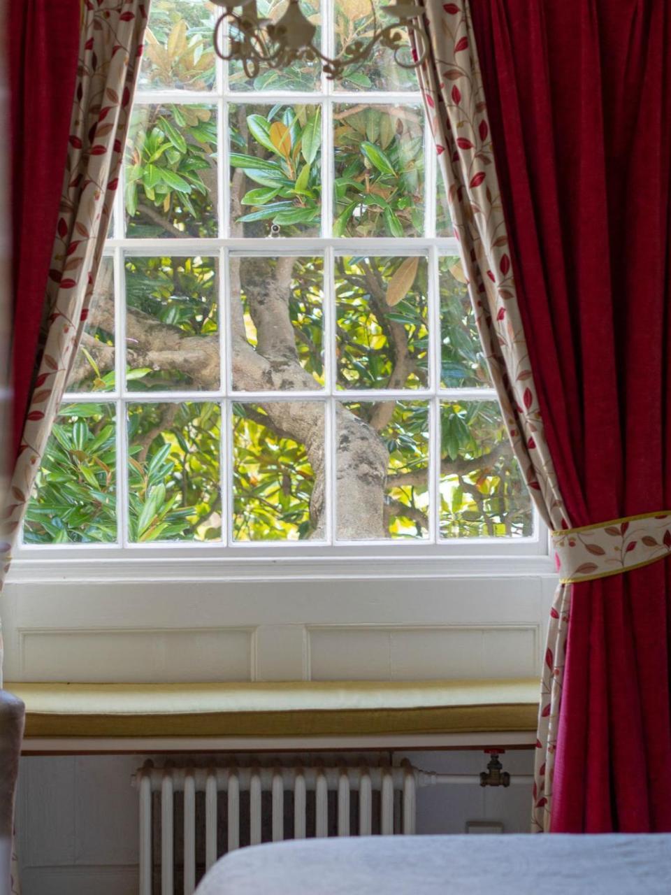 The White House 호텔 챨마우스 외부 사진
